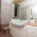 Апартаменты Spacious Near Bocconi