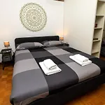 Апартаменты Spacious Near Bocconi Милан
