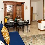 Апартаменты Spacious Near Bocconi