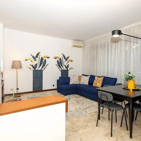 Апартаменты Spacious Near Bocconi Милан